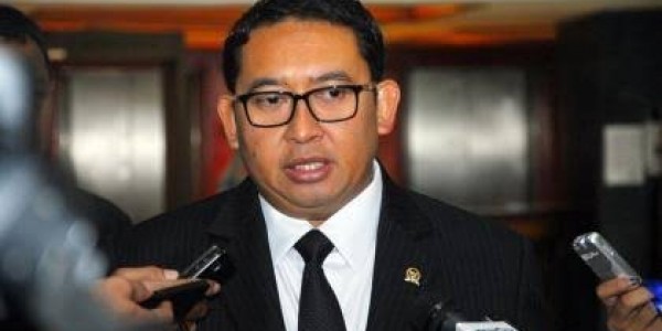 Fadli Zon : Jokowi Ajarkan TNI Polri Langgar Undang-Undang