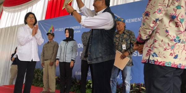 Menkeu Saksikan Bantuan Aliran Listrik Geo Dipa Energi Kepada Masyarakat