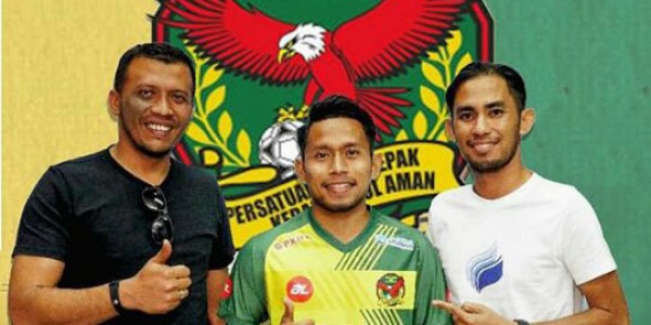 Ciee! Si Andik Duet Bareng Wanita Cantik