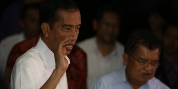 Meluncur Ke Rumah Sakit, Jokowi Temani Kahiyang Melahirkan