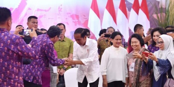 Jokowi: Hadapi Tantangan Bangsa dengan Optimisme