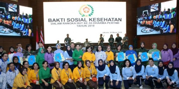 Ketum Dharma Pertiwi Tinjau Bazar dan Bakti Sosial Kesehatan