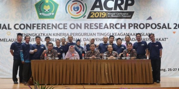 566 Proposal Penelitian Diuji dalam ACRP PTKI