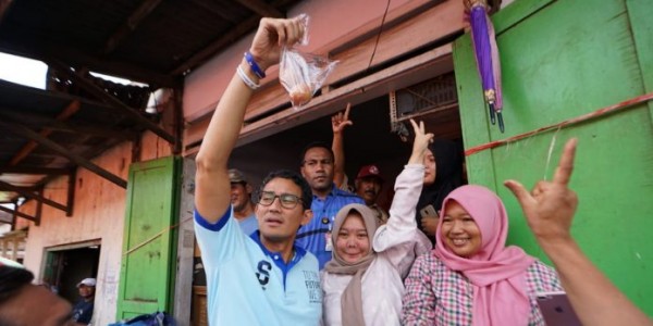 Di Pasar Ambal Kebumen, Sandi Borong Bolu dan Gula Jawa