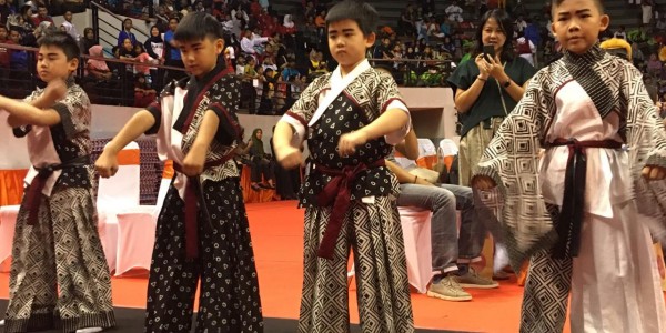 Keren! Peraga Busana Jepang Warnai Pembukaan Kejuaraan Internasional Karate