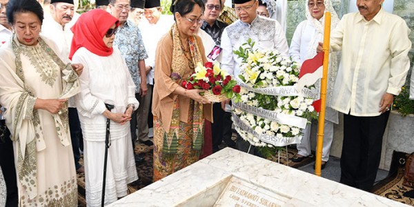 Ziarah Makam Pahlawan Fatmawati