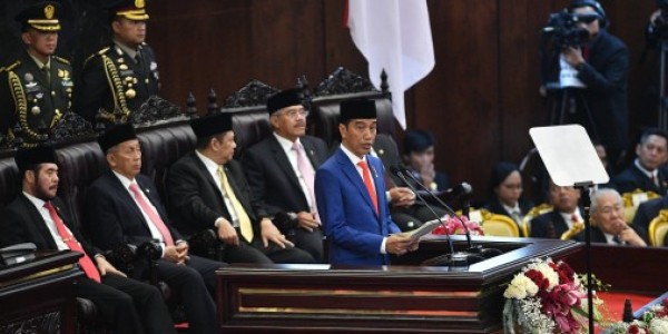 Jokowi: Untuk Apa Studi Banding Ke Luar Negeri Padahal Informasi Bisa Diperoleh Dari Smartphone