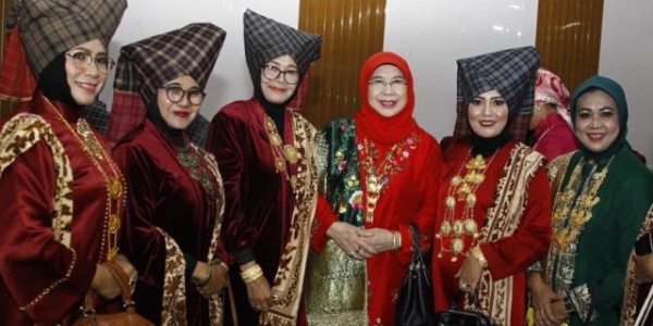 Emma Yohanna : Dorong Songket Silungkang Go International