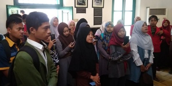 “Jas Merah”, Mahasiswa Baru Berbagai Kampus Kenali Sejarah Kota Surabaya