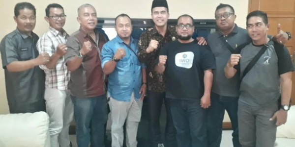 Terima Pengurus IWO Kabupaten Bekasi, Ketua DPRD Didaulat Jadi Ketua Dewan Etik