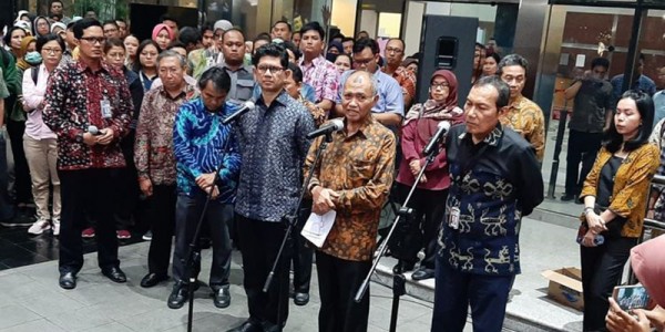 Tiga Komisioner KPK Cuma Cari Sensasi!