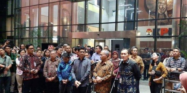 Bikin Gaduh, Presiden Disarankan Minta DPR Berhentikan Agus Rahardjo Cs