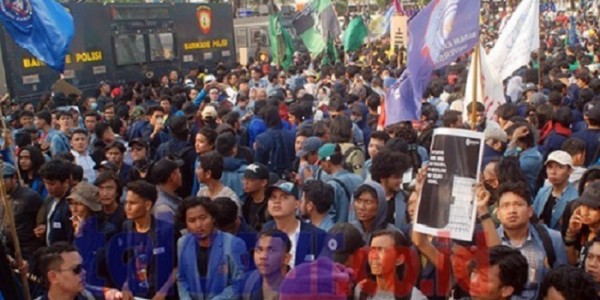 Mahasiswa Aksi, Rektor Kena Sanksi