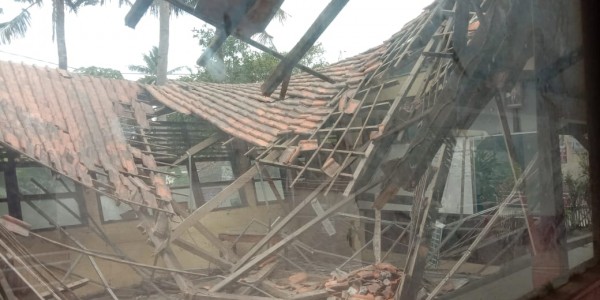 Bangunan SDN Kalangsuria III Karawang Roboh