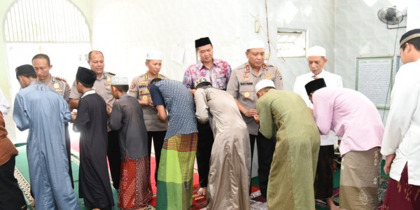 Pererat Silaturahmi, Kapolda Kalsel Sowan ke Tokoh Agama
