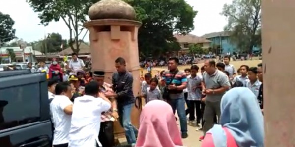 Upaya Penyerangan Wiranto, Kapolsek Kena Tusuk