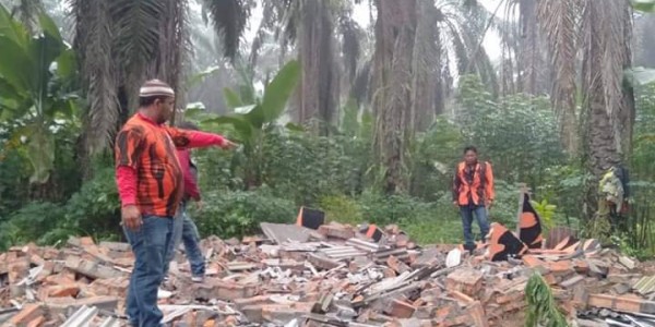 Dirusak Centeng Perusahaan, Posko Pemuda Pancasila Rata Dengan Tanah