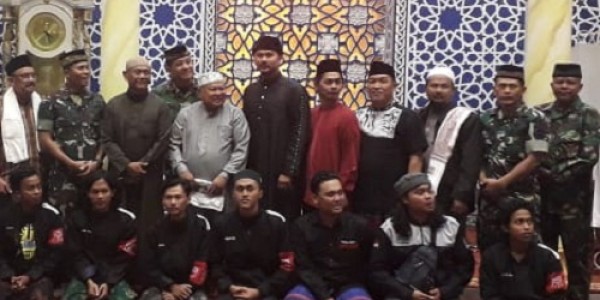 Perkuat Hubungan Dengan Rakyat, TNI Gelar Safari Tahajud