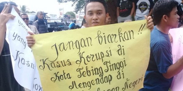Geruduk Kantor Kejari, Aliansi Masyarakat Tebingtinggi Desak Dana Reses DPRD Diusut