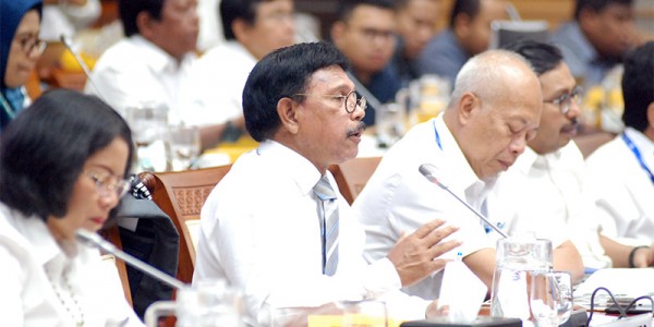 Menteri Komunikasi dan Informatika Jhony G. Plate Raker Perdana Dengan Komisi I DPR