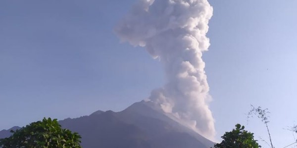 Gunung Merapi Keluarkan Awan Panas Letusan Setinggi 1.500 Meter 