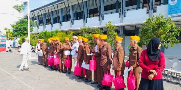 Upacara dengan Veteran, Labschool Unesa : Kita Diberikan Rasa Kebangsaan