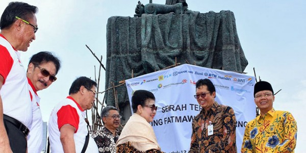 BTN Serahkan  Patung Fatmawati
