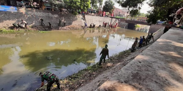 Ribuan TNI Dikerahkan Bersihkan Sungai