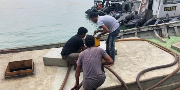 Satgassus Trisula Tangkap Dua Kapal yang Terlibat Perdagangan BBM Illegal
