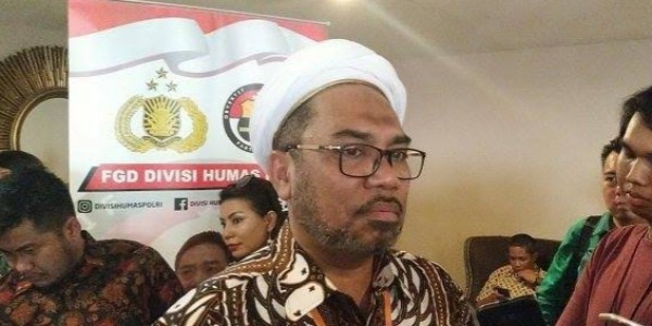 FPI Tak Mau Perpanjang SKT, Ngabalin: Tinggal di Gurun Pasir Aja