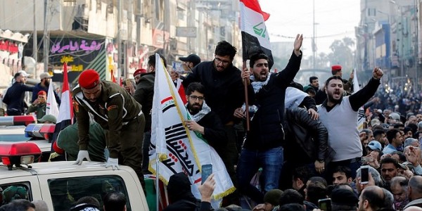 Ratusan Ribu Warga Irak Antar Jenazah Soleimani Sebelum Dibawa ke Iran