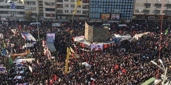 Ratusan Ribu Warga Iran Penuhi Jalan, Teriakan Matilah Amerika