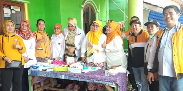 Hanura Bekasi Berikan Pengobatan Gratis dan Sembako ke Korban Banjir