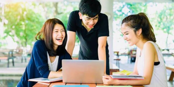 Sedang Apa Mahasiswa di Kampus