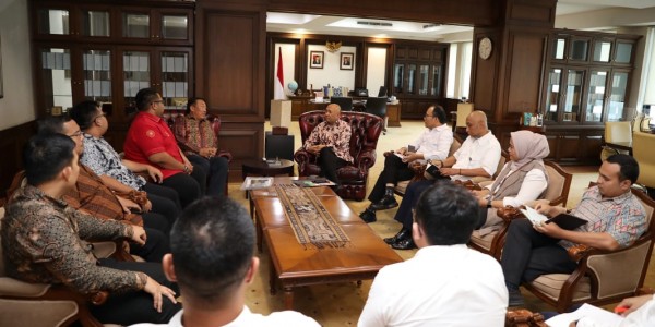 Agar Bisa Kelola Produk Sendiri, Bulog Bakal Sinergi Bangun Korporasi Petani 