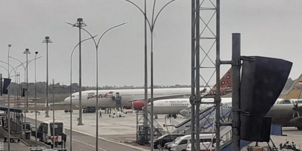 Tiba di Batam, WNI dari Wuhan Langsung Masuk Pesawat TNI AU