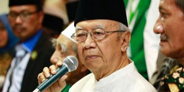 Gus Sholah Mutiara Tebuireng Menyinari Peradaban Dunia