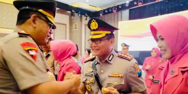 Sertijab Perwira Menengah dan Kapolres Jajaran Polda Jatim