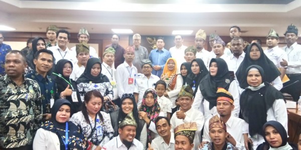 Sambangi Gedung Parlemen, Puluhan Guru Honorer Riau Minta Diangkat Jadi PNS 
