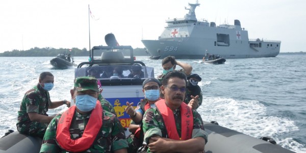 KRI Semarang 594 Sebagai Kapal Markas Kogasgabpad di Pulau Sebaru