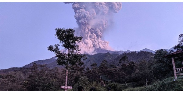 Merapi Erupsi, Bandara Internasional Adi Sumarmo Ditutup Sementara