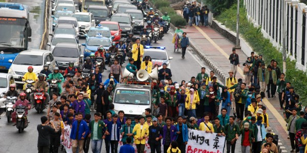 Mahasiswa  Demo Di DPR, Tolak Omnibus Law Cipta Kerja