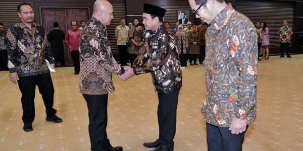 Teten Lantik Supomo Sebagai Direktur Utama LPDB