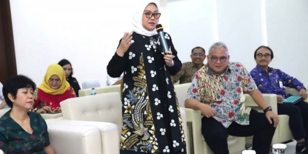 Menaker Ida Fauziyah, Ingatkan  Kepada Pimpinan Perusahaan Antisipasi  Pencegahan Penyebaran Covid-19