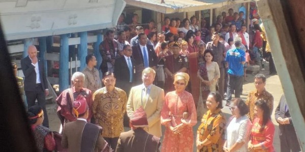 Raja dan Ratu Belanda Disambut Warga Toba 