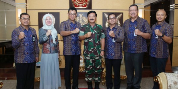 Panglima TNI :  TNI Siap Bantu PLN Amankan Pemasangan Listik di Maluku dan Papua