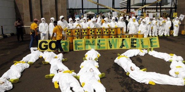 Greenpeace Indonesia Unjuk Rasa Di DPR