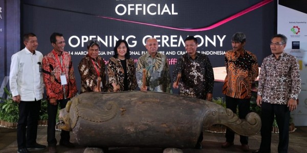 Menkop Teten Dorong Pelaku Usaha Furniture Berani Ekspor Produk