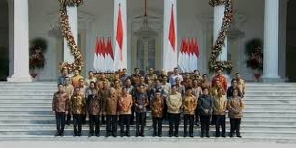 Istana Resah, Istana Menyerah