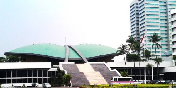 Dapat Keistimewaan Tes Corona, Pimpinan dan Anggota DPR Dikritik